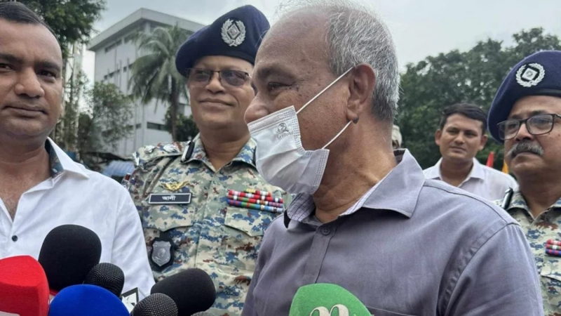 পুলিশের কাছে মারণাস্ত্র থাকবে না : স্বরাষ্ট্র উপদেষ্টা