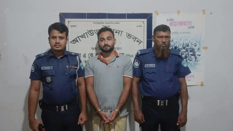 সকালে দলের পক্ষে পোস্ট, বিকালেই গ্রেপ্তার ছাত্রলীগ নেতা