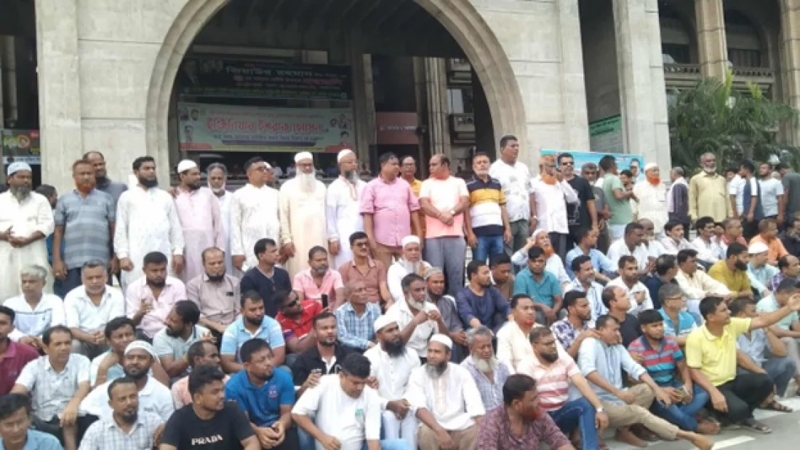 ইশরাকের শপথের দাবিতে আবারও অবরুদ্ধ নগরভবন
