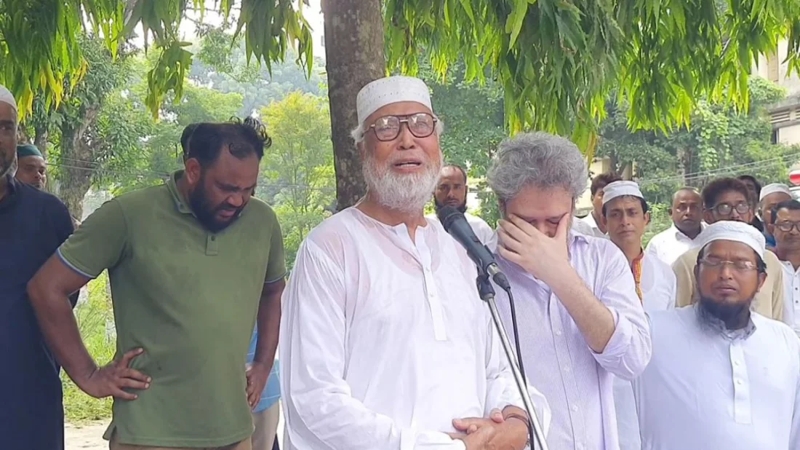 স্ত্রীর শেষ বিদায়, কাঁদলেন বঙ্গবীর কাদের সিদ্দিকী
