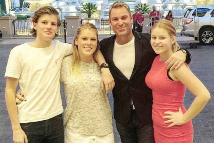 শেন ওয়ার্নের পরিবার পাচ্ছে ৪৫০ কোটি রুপি