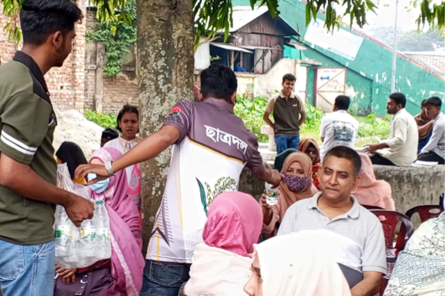 এসএসসি পরীক্ষার্থীর অভিভাবকদের স্বস্তি দিতে ছাত্রদলের মানবিক উদ্যোগ