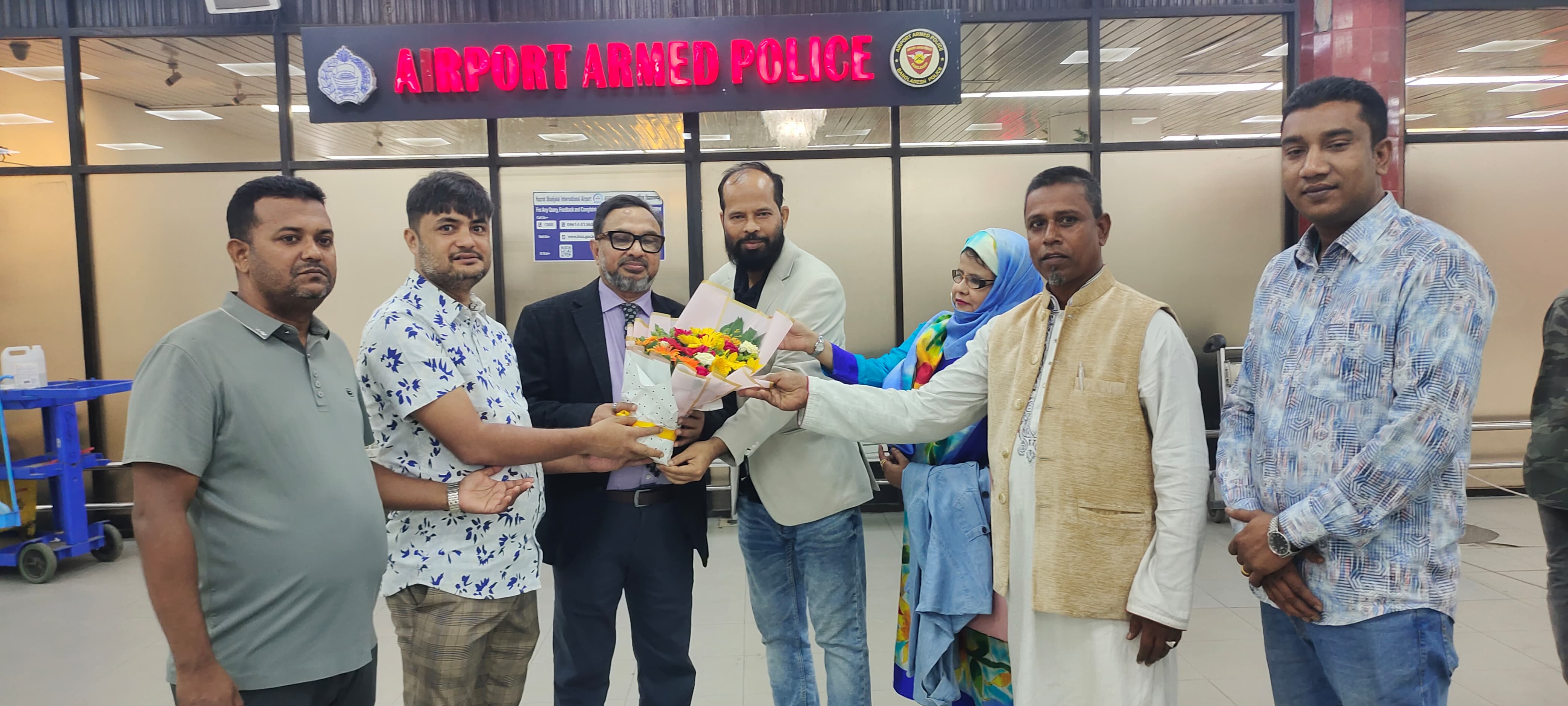দীর্ঘ ১০ বছর পর লন্ডন থেকে দেশে ফিরলেন প্রচার দল নেতা আজিজুস সামাদ