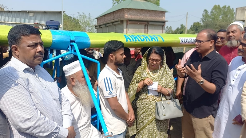 জুলহাসের প্রতিভাকে সম্মান জানাতে পাশে দাঁড়ালেন তারেক রহমান