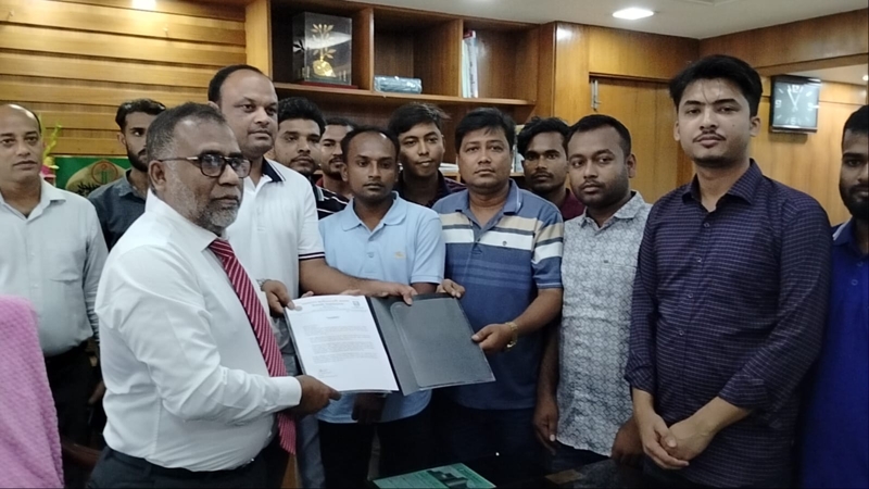 ইবি শিক্ষার্থীদের ভোগান্তি নিরসনে ছাত্রদলের স্মারকলিপি