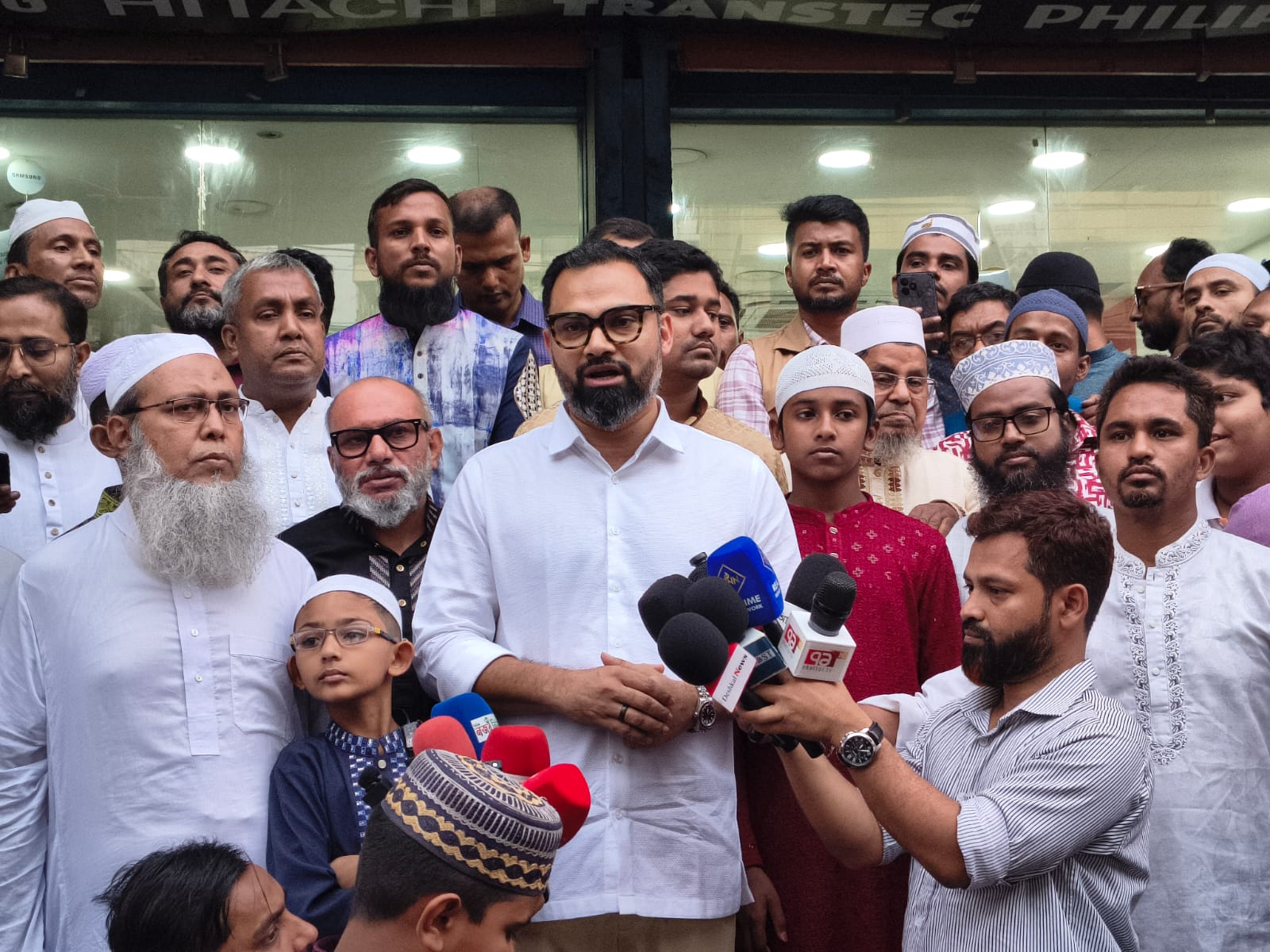 নামাজের প্রতি আগ্রহ বৃদ্ধিতে সাইকেল উপহার দিলেন আমিনুল হক