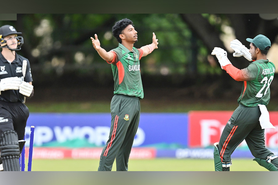 ব্যাটিং ব্যর্থতায় বিদায় বাংলাদেশের