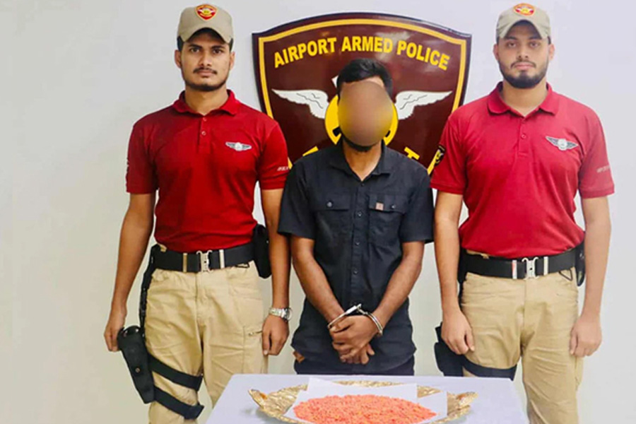 বিমানযাত্রীর পাকস্থলীতে পাওয়া গেছে ৬৩৭৮ ইয়াবা