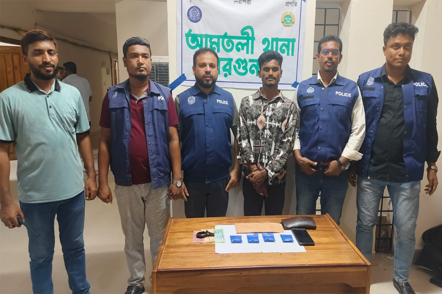 আমতলীতে ৭৫০ পিস ইয়াবাসহ আটক ১