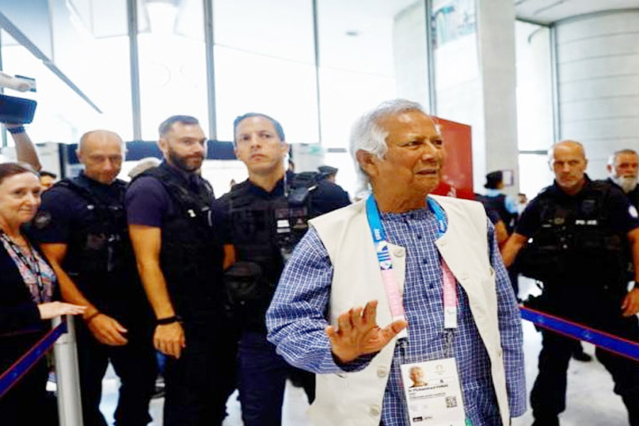 ঢাকার পথে ড. মুহাম্মদ ইউনূস