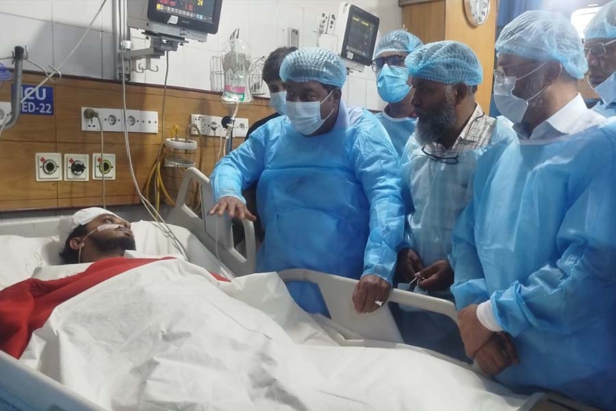 ডা. নাসিরকে দেখতে ঢামেকে জেডআরএফ প্রতিনিধি দল