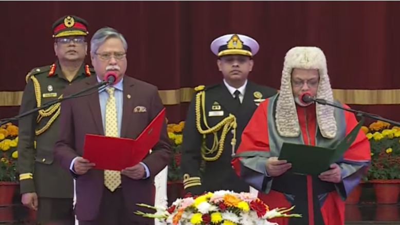 শপথ নিলেন প্রধান বিচারপতি জুবায়ের রহমান