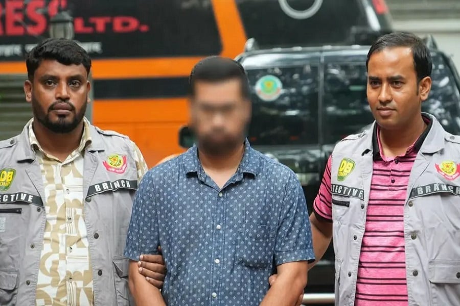 সাবেক মন্ত্রী-এমপির ফেসবুক পেজের এডমিন গ্রেপ্তার