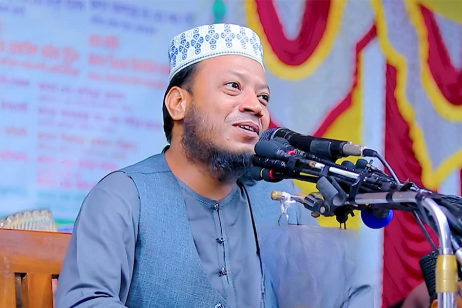 প্রকাশ্যে ক্ষমা চাইতে আমির হামজাকে লিগ্যাল নোটিশ