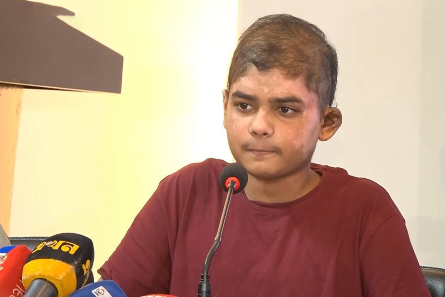 ৩৪ বার অস্ত্রোপচারের পর মায়ের কোলে ফিরল আরিয়ান