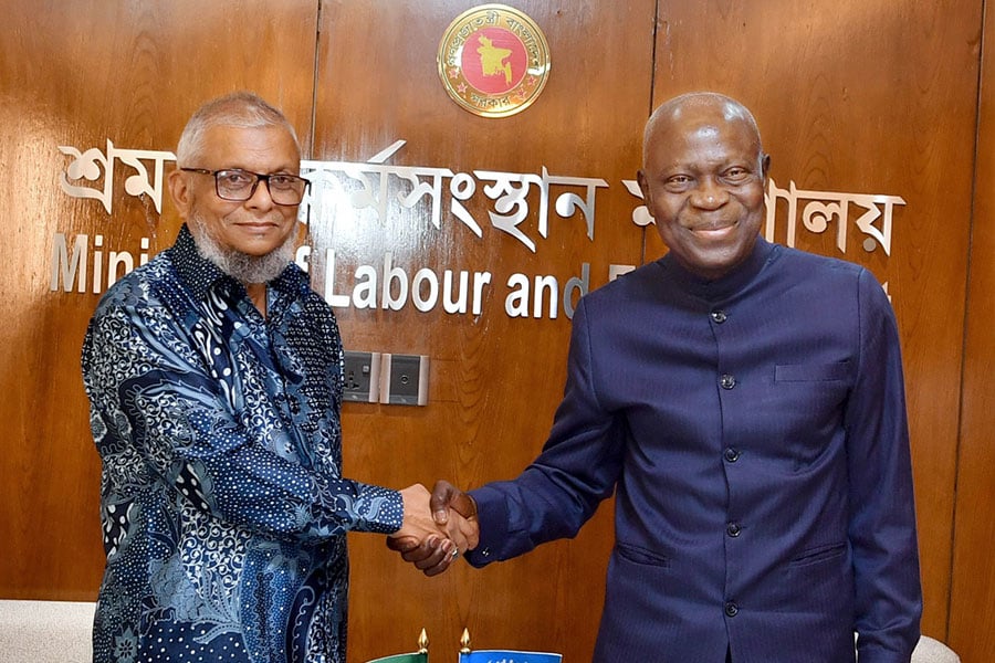 শ্রমমন্ত্রী আরিফুল হক চৌধুরী ও আইএলও মহাপরিচালক গিলবার্ট হোংবো