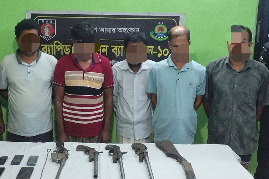 রাজবাড়ীতে অবৈধ আগ্নেয়াস্ত্রসহ গ্রেপ্তার ৫