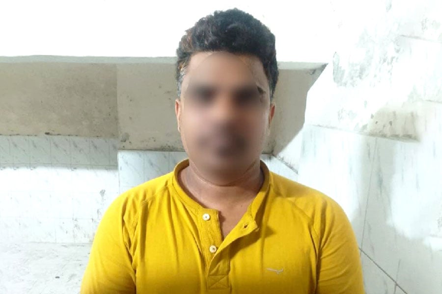 প্রতিমন্ত্রীর আত্মীয় পরিচয়ে ৮ লাখ টাকা আত্মসাৎ, গ্রেপ্তার ১