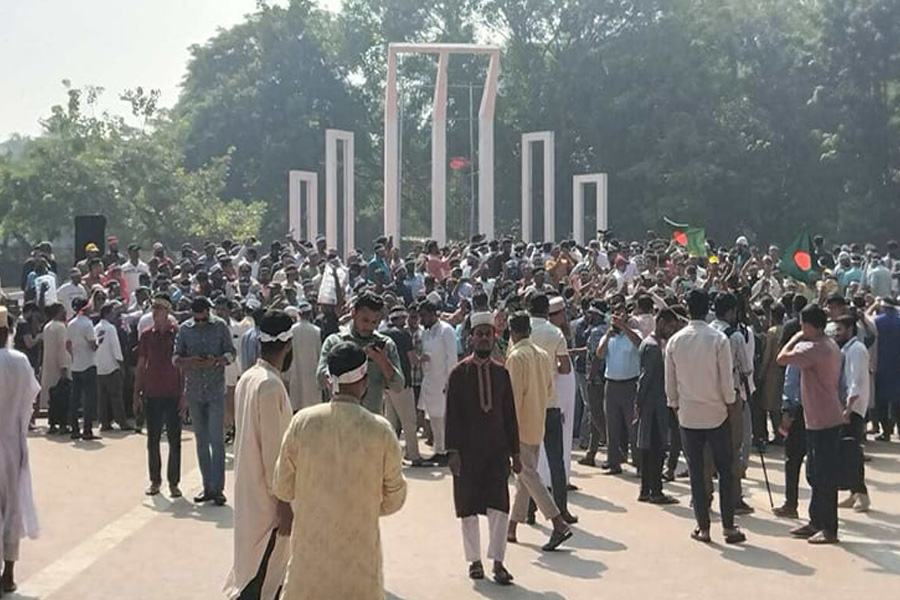 স্বরাষ্ট্র ও প্রাথমিক শিক্ষা উপদেষ্টার পদত্যাগ চান শিক্ষকরা