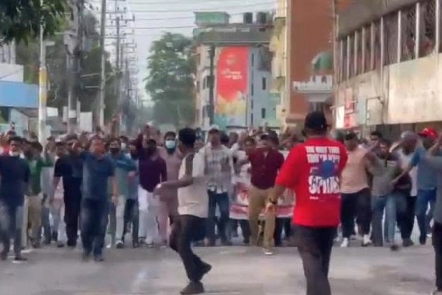 পুলিশের সামনেই আওয়ামী লীগের ঝটিকা মিছিল, আটক ৪
