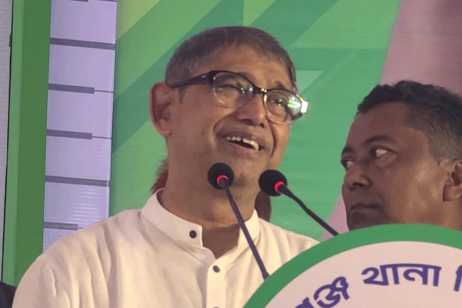 আমরা কোনো ষড়যন্ত্রের কাছে মাথা নত করব না : আযম খান