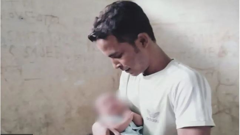 আদালতের হাজতখানায় বাবার কোলে শিশু, আইনে কী আছে?