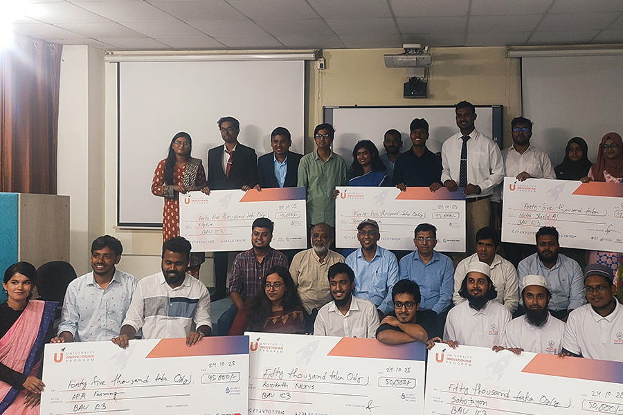 বাকৃবি ইনোভেশন হাবে তরুণ উদ্ভাবকদের সাড়ে ৫ লক্ষ টাকার স্টার্টআপ ফান্ড প্রদান