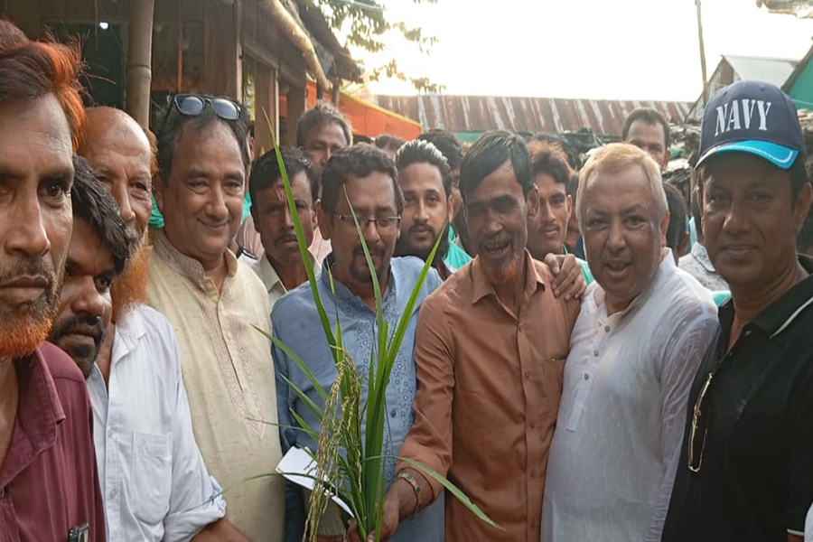 বাঁশখালীতে ৩১ দফা বাস্তবায়নে লক্ষ্যে লিফলেট বিতরণ