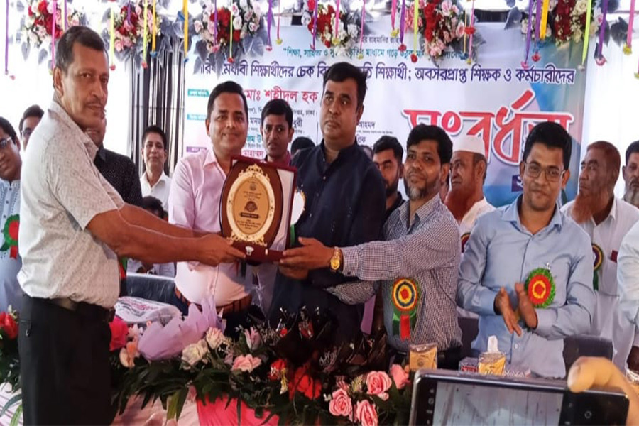 সাধনপুর পল্লী উন্নয়ন উচ্চ বিদ্যালয়ে শিক্ষকদের সংবর্ধনা