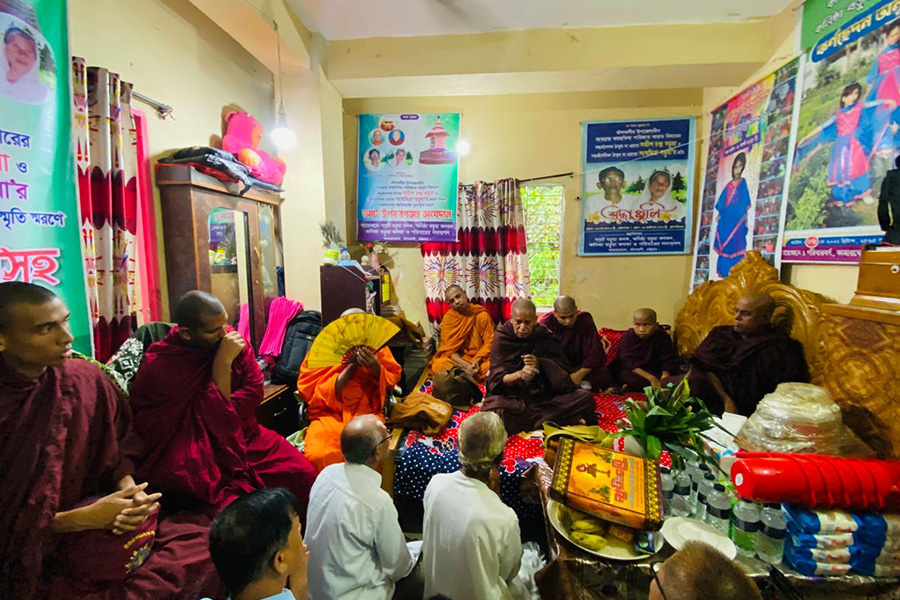 বাঁশখালীতে উপা‌সিকা সংঘমিত্রা বড়ুয়ার মৃত্যুবা‌র্ষিকী পালন