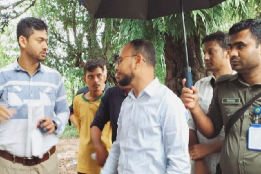 বাঁশখালী পৌরসভা আস্করিয়া সড়ক পরিদর্শন করেন ইউএনও