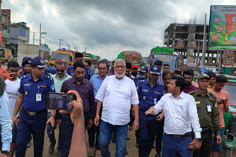 সবাই যদি রাস্তা চায়, কবরে যাওয়ার রাস্তাও থাকবে না: উপদেষ্টা