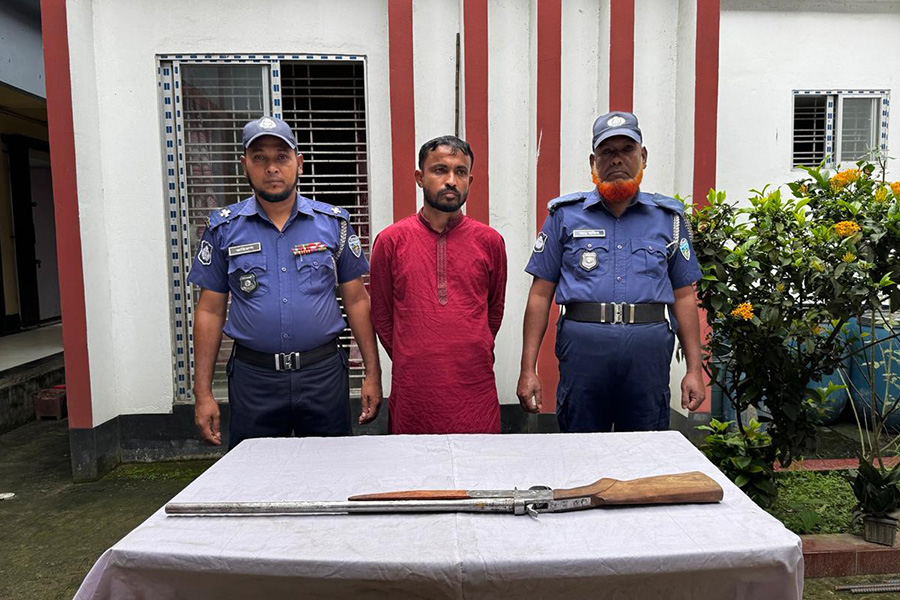 ব্রাহ্মণবাড়িয়ার নবীনগরে অস্ত্রসহ যুবক আটক