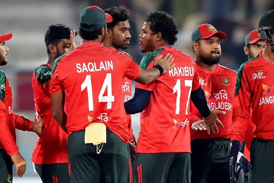 ফাইনালে সুপার ওভারে হেরে স্বপ্নভঙ্গ বাংলাদেশের