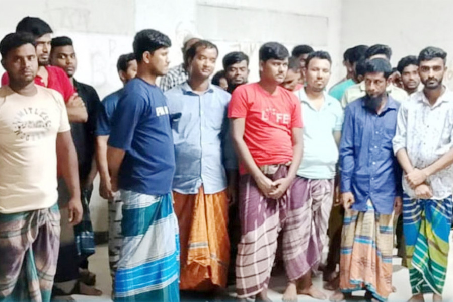 আদাবরে পুলিশকে কোপানোর ঘটনায় আটক ১০২