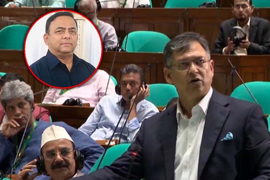 দুবাইয়ে গ্রেপ্তার বেনজীরকে দেশে ফিরিয়ে আনার চেষ্টা চলছে: স্বরাষ্ট্রমন্ত্রী