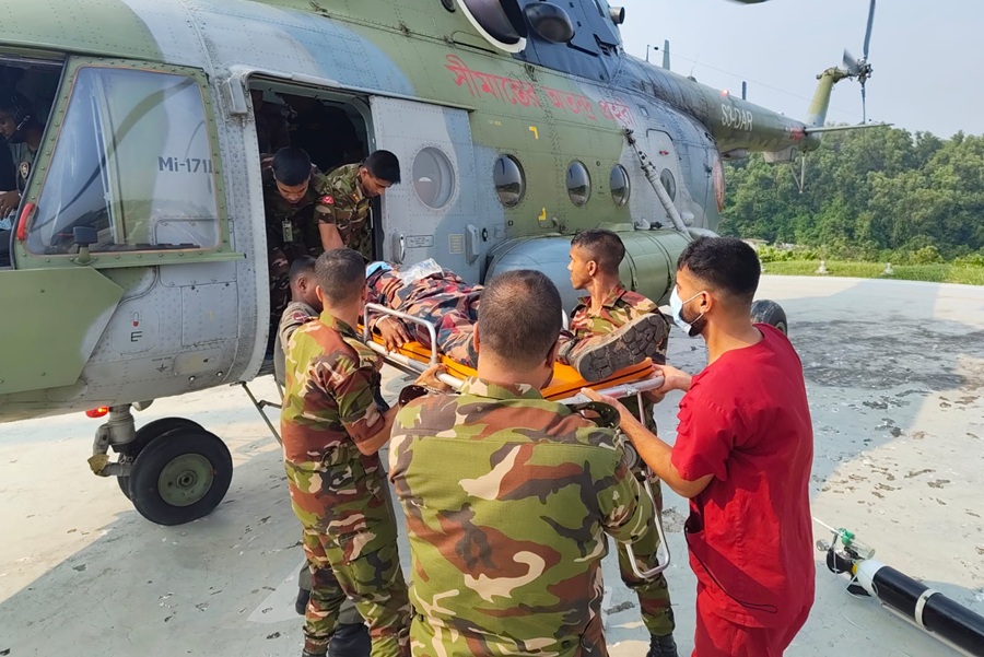দুর্গম সীমান্তে টহলে অসুস্থ বিজিবি সদস্য, হেলিকপ্টারে নেয়া হলো সিএমএইচে