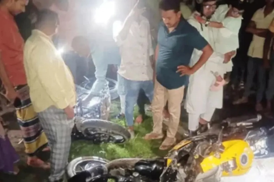 বৃষ্টিতে ১০০ কিলোমিটার বেগে যাচ্ছিল বাইক, মুহূর্তেই ৩ বন্ধুর করুণ পরিণতি