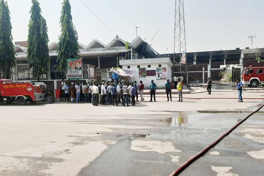 বিমানবন্দরের আগুনে ছাই কোটি টাকার শিপমেন্ট