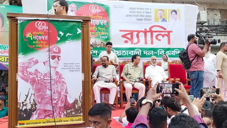 জাতীয় বিপ্লব ও সংহতি দিবসের র‌্যালি ঘিরে নয়াপল্টনে জনস্রোত