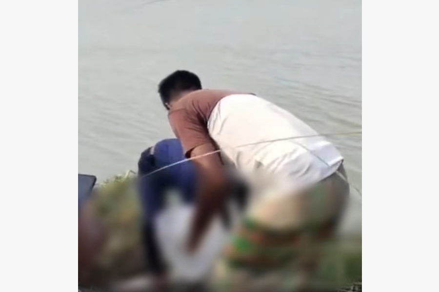 পদ্মায় জোয়ারে ভেসে এলো মানুষের কাটা হাত-পা!