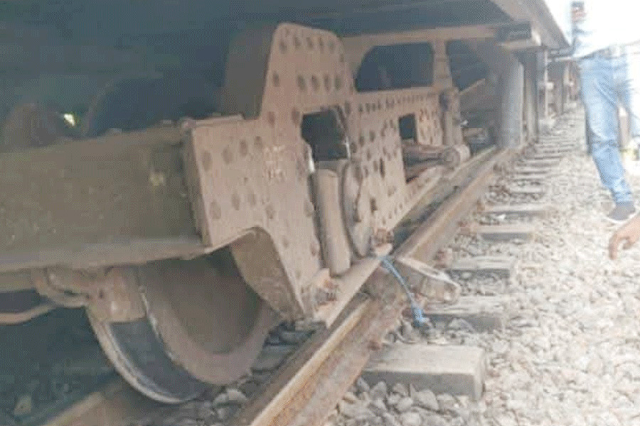 ব্রাহ্মণবাড়িয়ায় ট্রেনের বগি লাইনচ্যুত