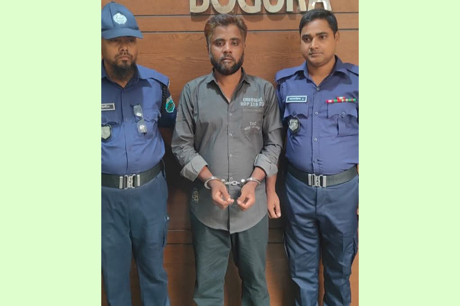 বগুড়ায় হাতকড়াসহ পালানো সেই আ.লীগ নেতা গ্রেপ্তার