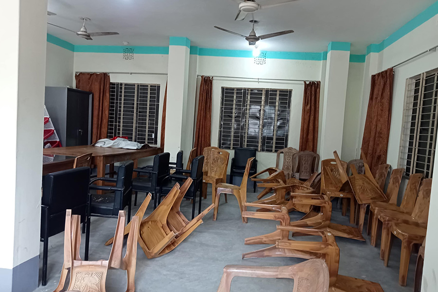 বরগুনায় সালিশি বৈঠকে মৎস্য ব্যবসায়িদের হামলা ও ভাঙচুর