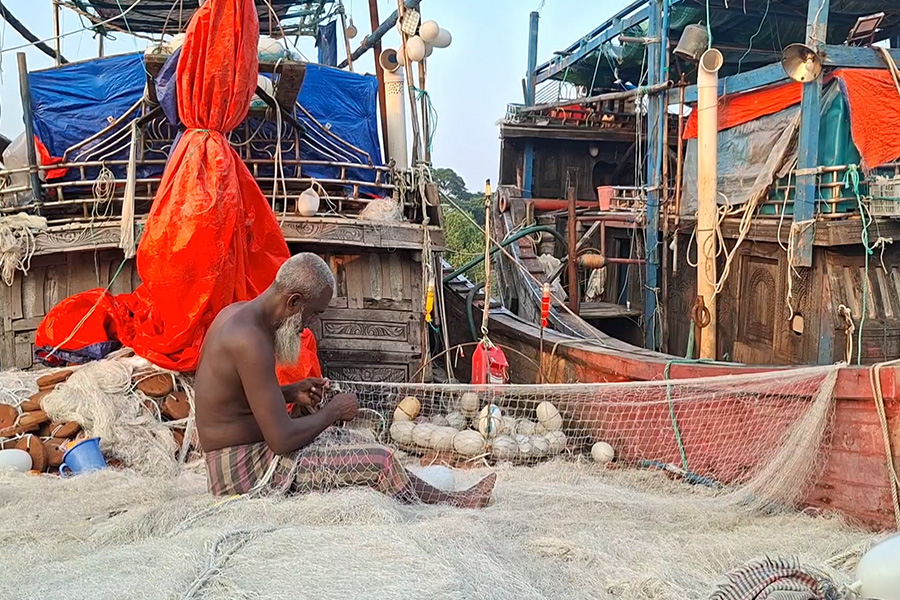 নিষেধাজ্ঞা শেষে নদীতে নামতে প্রস্তুত বরগুনার জেলেরা