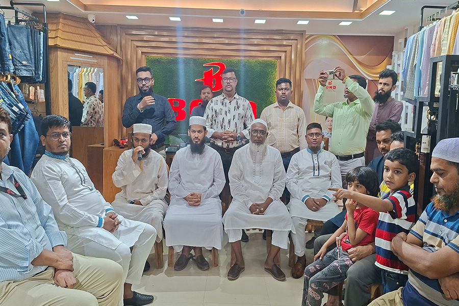 বরগুনায় বন্ড ফ্যাশনের ২৫তম শোরুমের যাত্রা শুরু