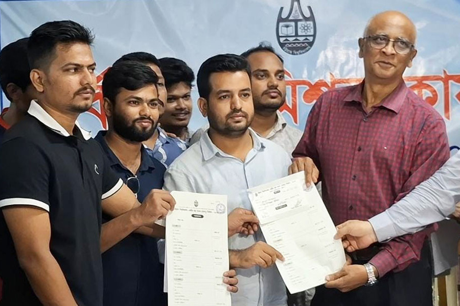 চাকসু নির্বাচনে মনোনয়নপত্র সংগ্রহ করল ছাত্রদল