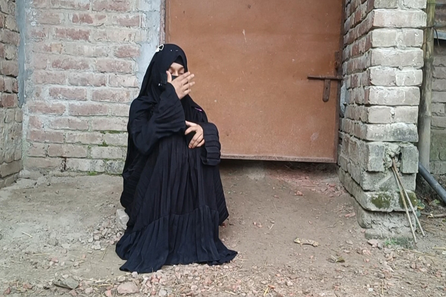 ৭'ম শ্রেণীর ছাত্রীর সঙ্গে শারীরিক সর্ম্পক করে ৮'ম শ্রেণীর ছাত্রীকে বিয়ে'