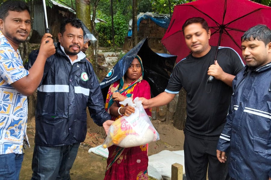 প্রধানমন্ত্রীর নির্দেশনায় লামায় বন্যার্তদের পাশে ছাত্রদল