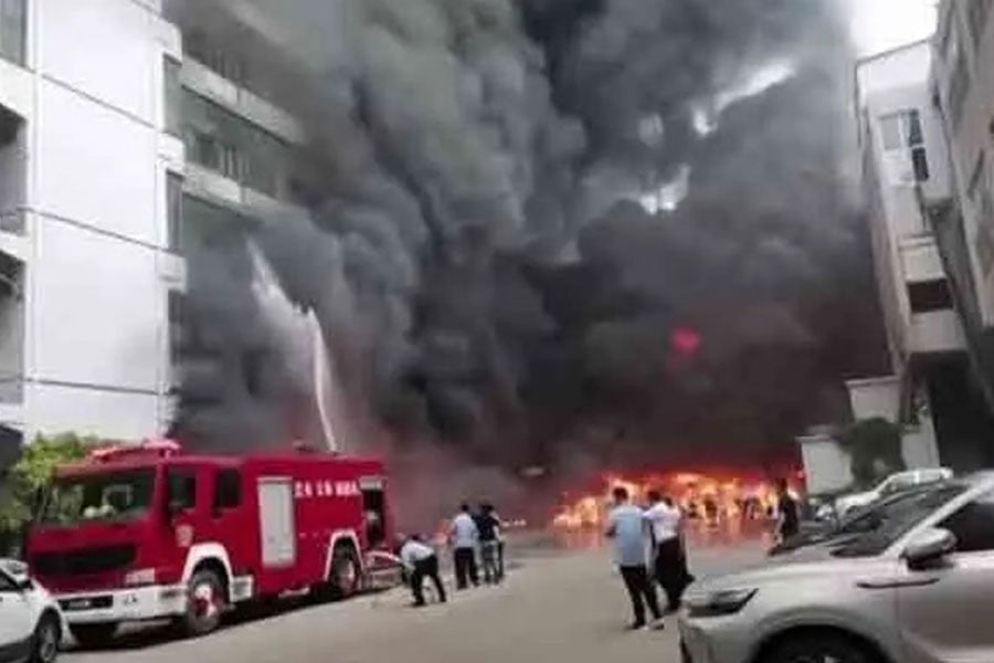 চীনে জুতার কারখানায় ভয়াবহ অগ্নিকাণ্ড